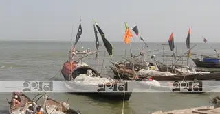 নেই নিরাপদ আশ্রয়, ঝুঁকিতে ভোলার ৫ হাজার জেলের নৌযান